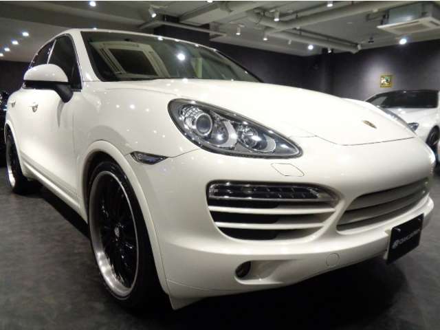 2011 Porsche Cayenne – thumbnail 2