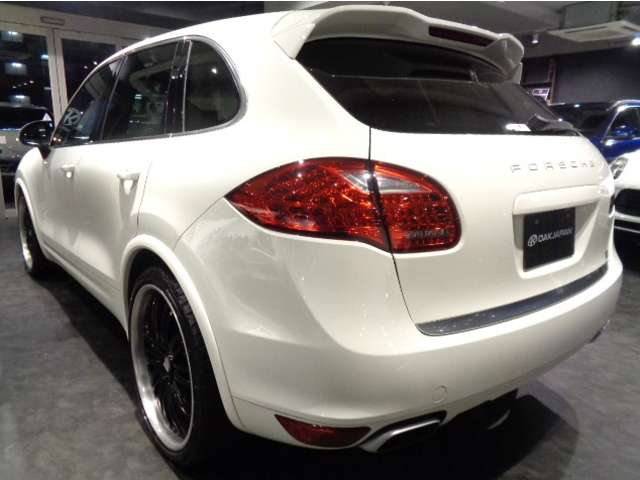 2011 Porsche Cayenne – thumbnail 4