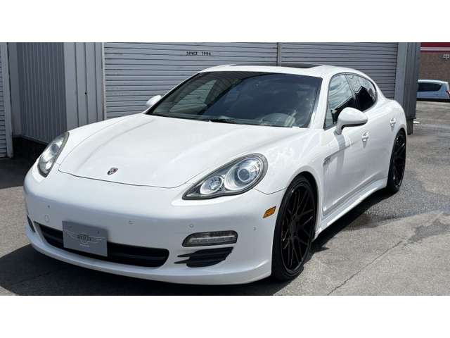 2010 Porsche Panamera – thumbnail 2