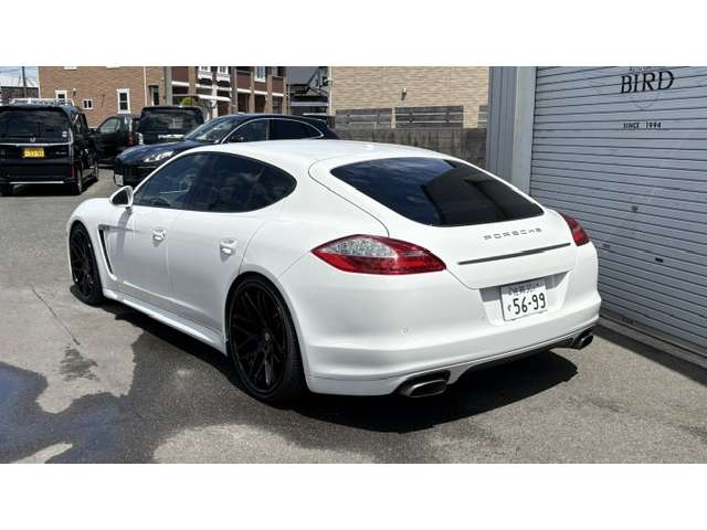 2010 Porsche Panamera – thumbnail 3