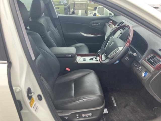2010 Toyota Crown Hybrid – thumbnail 2