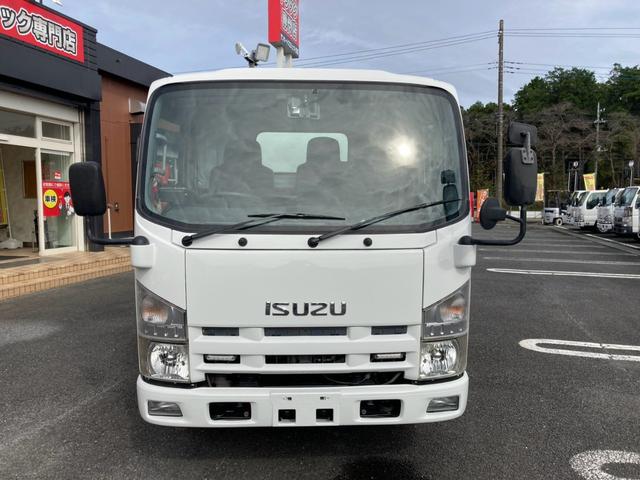 2011 Isuzu Elf – thumbnail 2
