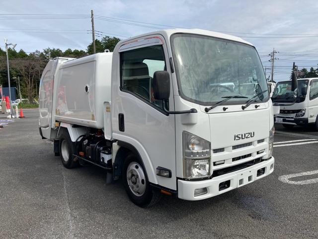 2011 Isuzu Elf – thumbnail 3