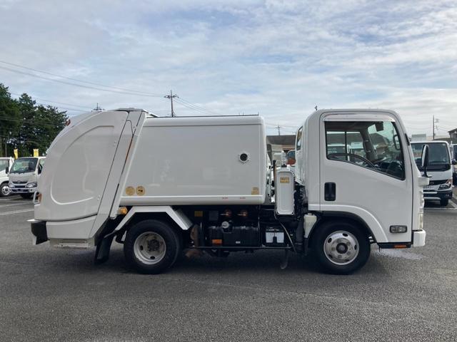 2011 Isuzu Elf – thumbnail 4