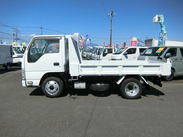 2010 Isuzu Elf – thumbnail 2