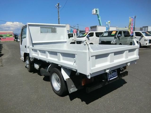 2010 Isuzu Elf – thumbnail 3