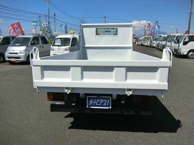 2010 Isuzu Elf – thumbnail 4