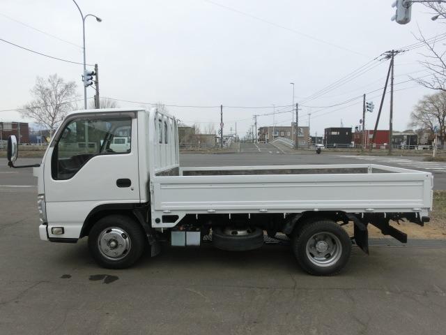 2011 Isuzu Elf – thumbnail 3