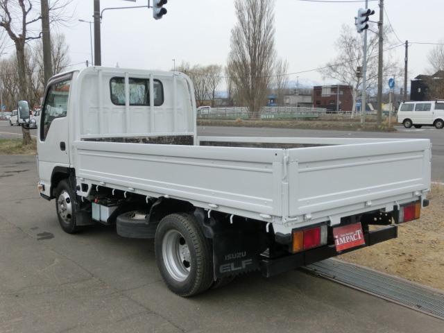 2011 Isuzu Elf – thumbnail 4
