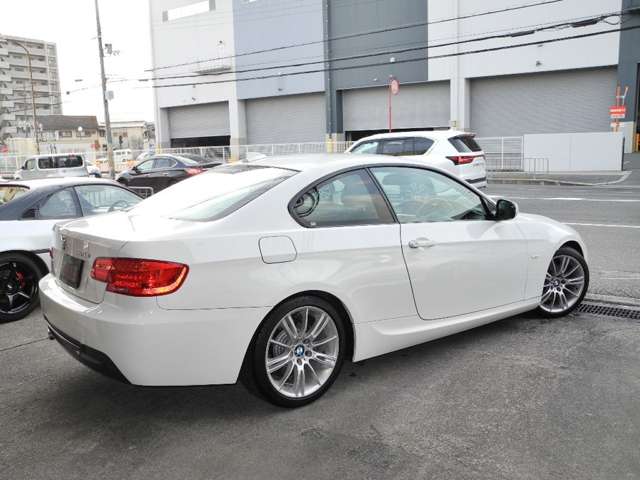 2011 BMW 3 Series Coupe – thumbnail 4