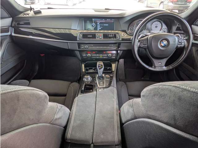 2011 BMW 5 Series Touring – thumbnail 2