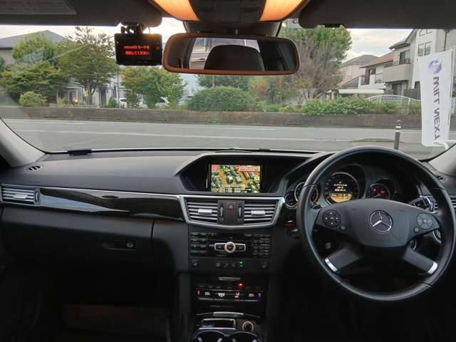 2011 Mercedes-Benz E-Class – thumbnail 3