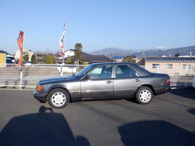 1993 Mercedes-Benz E-Class – thumbnail 4