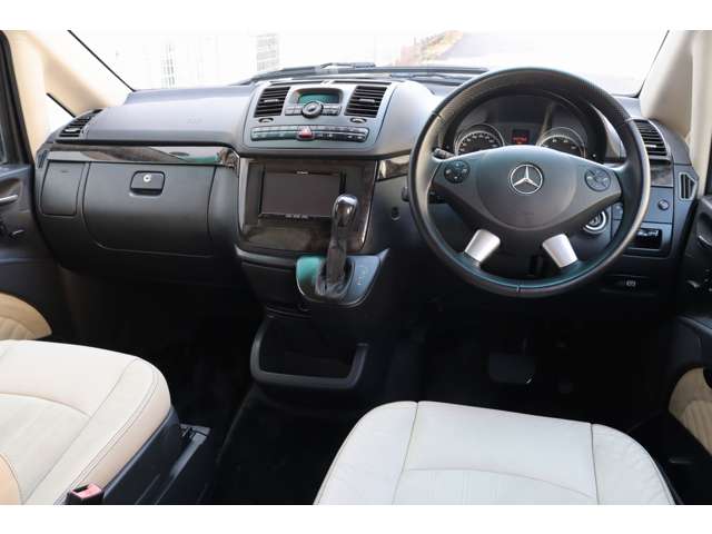 2010 Mercedes-Benz V-Class – thumbnail 3