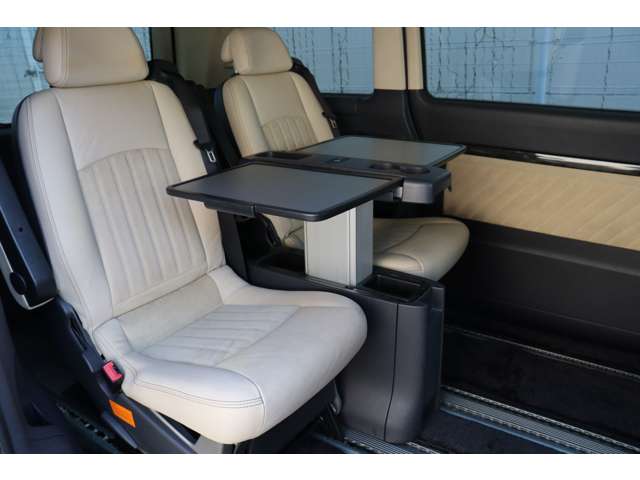 2010 Mercedes-Benz V-Class – thumbnail 4