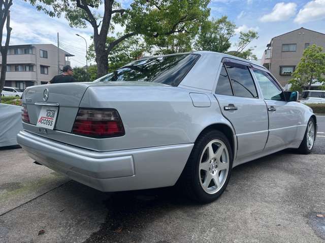 1994 Mercedes-Benz E-Class – thumbnail 2