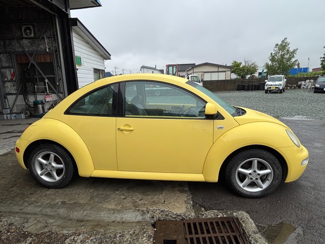 2003 Volkswagen New Beetle – thumbnail 3