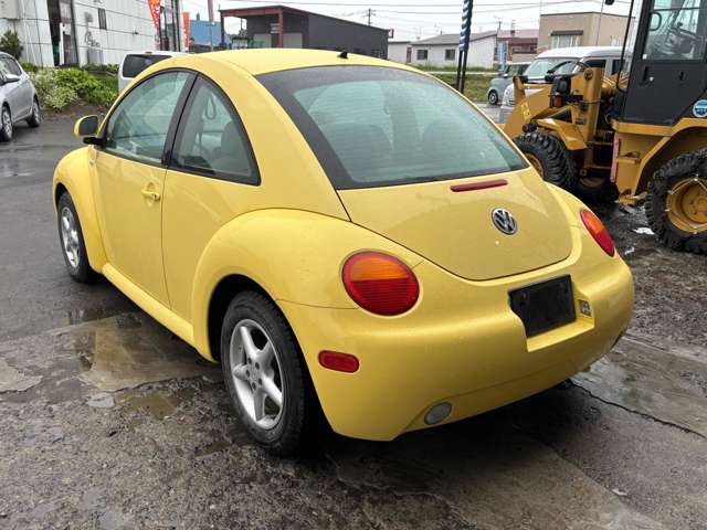 2003 Volkswagen New Beetle – thumbnail 4