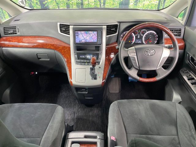 2010 Toyota Alphard – thumbnail 2