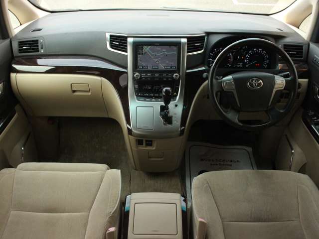 2011 Toyota Alphard – thumbnail 4