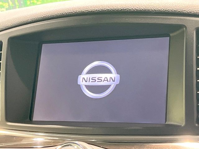 2011 Nissan Elgrand – thumbnail 3