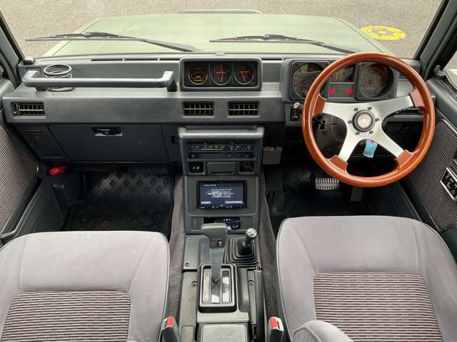 1990 Mitsubishi Pajero – thumbnail 2