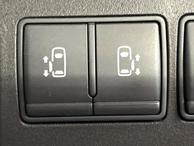 2011 Nissan Serena – thumbnail 4