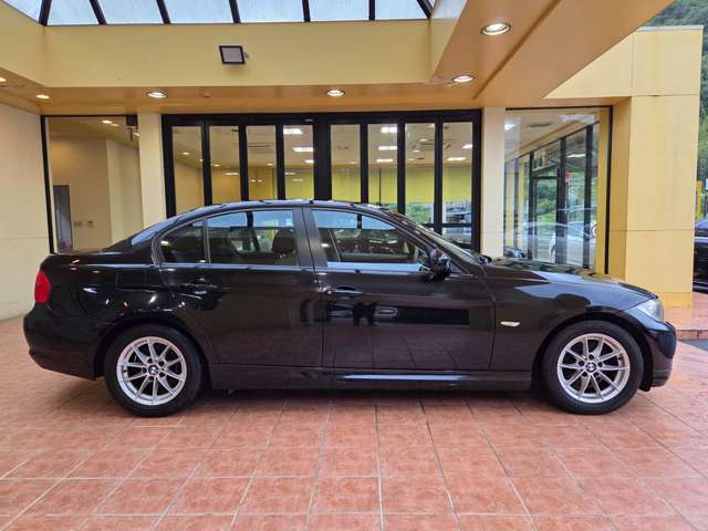 2010 BMW 3 Series – thumbnail 4