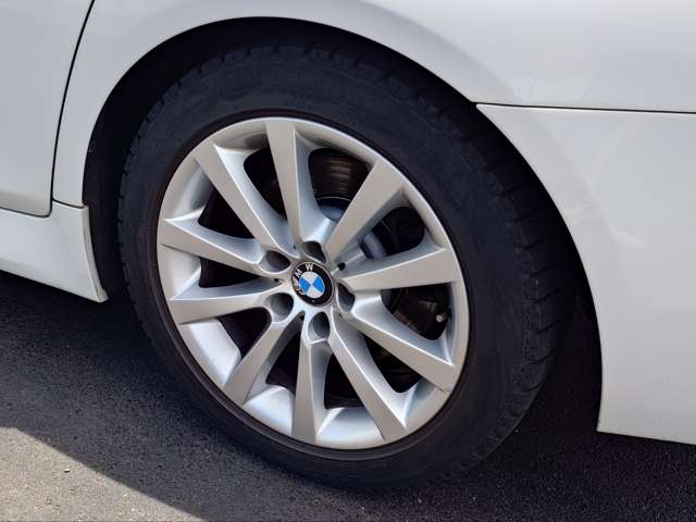 2011 BMW 5 Series – thumbnail 4