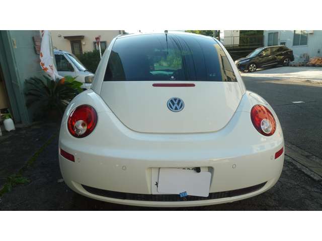 2008 Volkswagen New Beetle – thumbnail 3