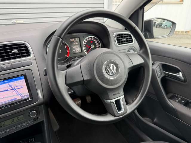 2011 Volkswagen Polo – thumbnail 3