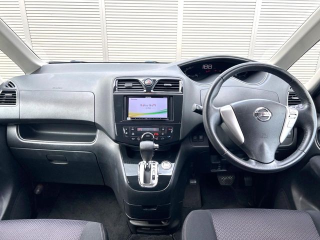 2011 Nissan Serena – thumbnail 2