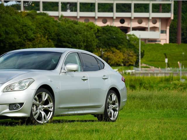 2011 Nissan Fuga – thumbnail 2