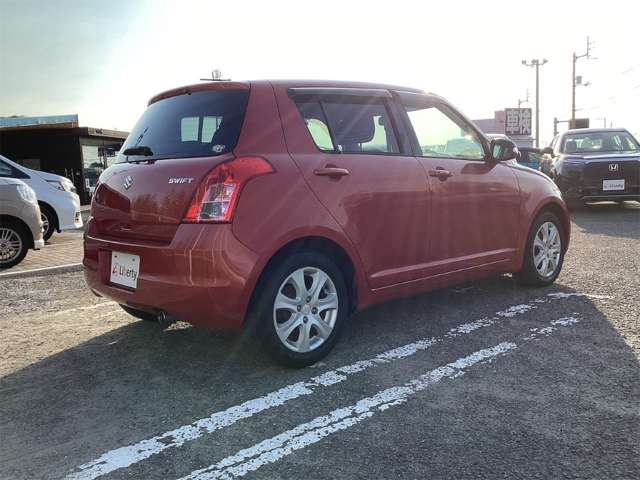 2009 Suzuki Swift – thumbnail 2