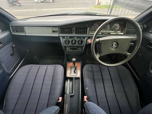 1991 Mercedes-Benz 190-Class – thumbnail 3