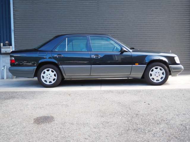 1994 Mercedes-Benz E-Class – thumbnail 4