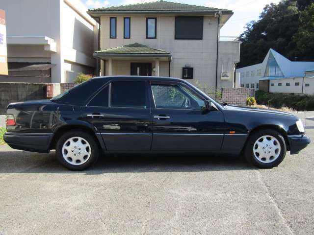 1994 Mercedes-Benz E-Class – thumbnail 4