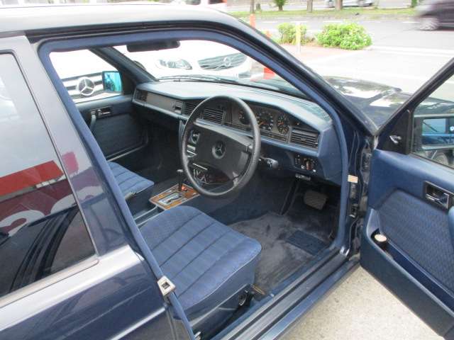 1991 Mercedes-Benz 190-Class – thumbnail 4