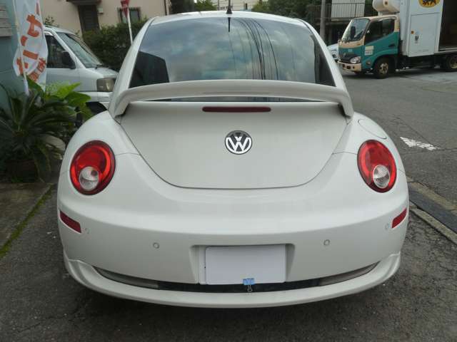 2009 Volkswagen New Beetle – thumbnail 3