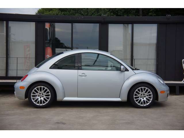 2005 Volkswagen New Beetle – thumbnail 4
