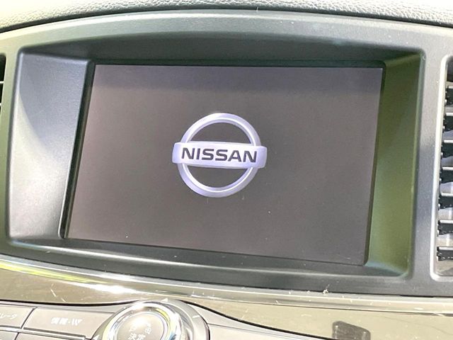 2011 Nissan Elgrand – thumbnail 4