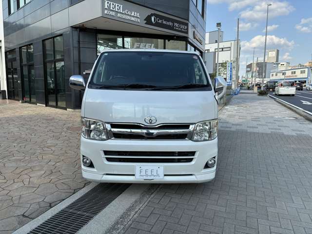 2010 Toyota Hiace – thumbnail 4