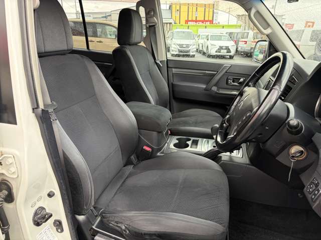 2007 Mitsubishi Pajero – thumbnail 4
