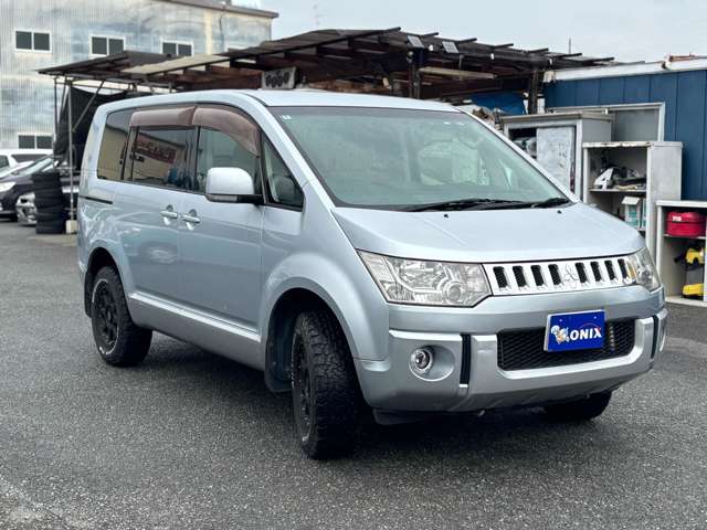 2010 Mitsubishi Delica D:5 – thumbnail 3