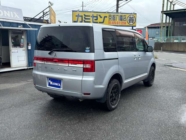 2010 Mitsubishi Delica D:5 – thumbnail 4