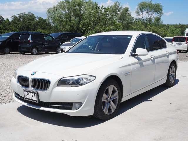 2011 BMW 5 Series – thumbnail 3
