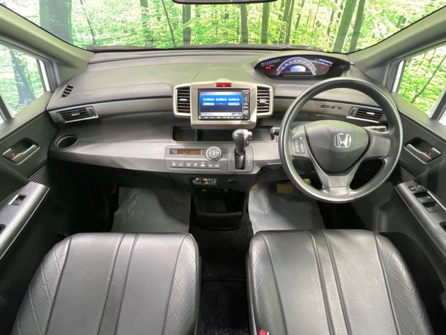 2010 Honda Freed Spike – thumbnail 2