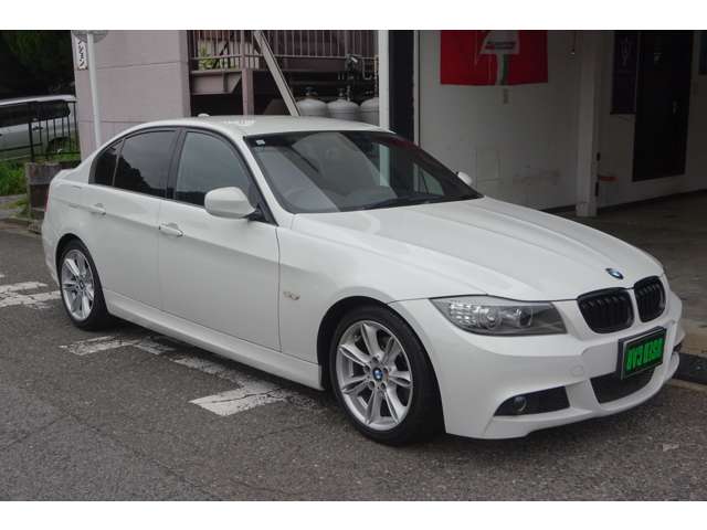 2011 BMW 3 Series – thumbnail 2