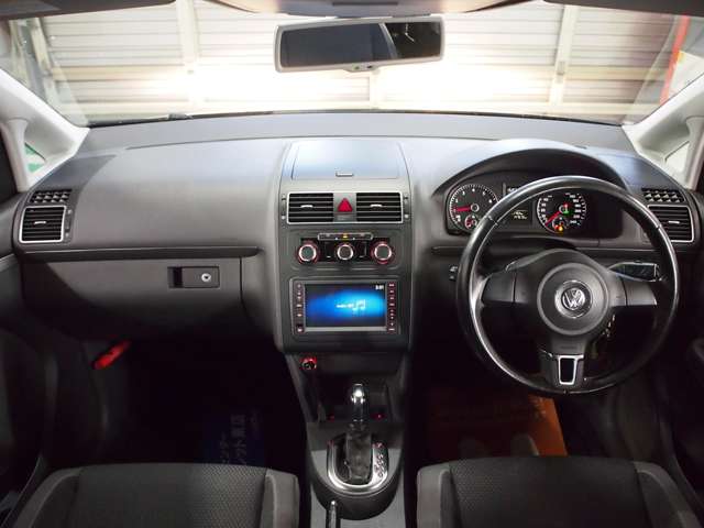 2011 Volkswagen Golf Touran – thumbnail 2