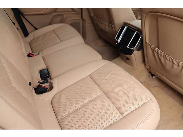 2010 Porsche Cayenne – thumbnail 4